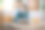 独立的亚洲女性创业企业家微笑着使用电脑笔记本电脑与愉快的成功的网络营销包装物品和中小企业配送概念图片下载