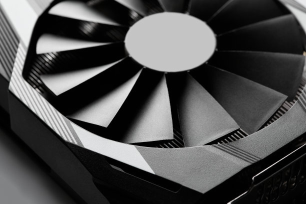 带有两个风扇的电脑显卡。带有两个电脑冷却器的显卡。GPU卡。它的硬件。带显卡的加密货币挖矿设备。图片下载