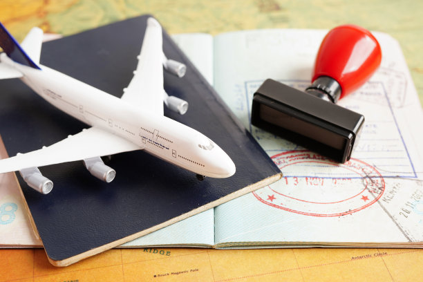 签证和护照文件，以移民在国内机场。图片下载