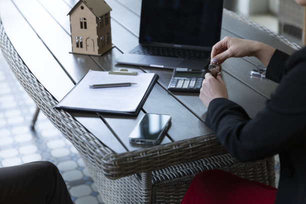 地产代理与客户签订购房合同图片下载