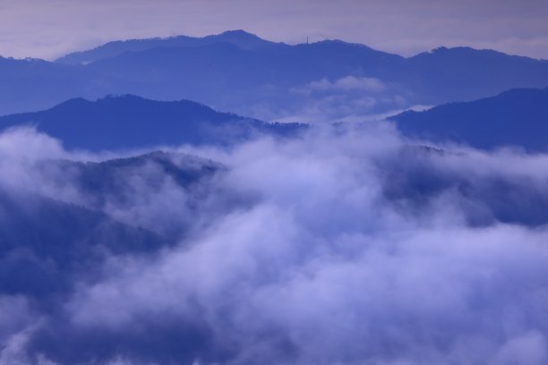 黎明时分的云海风光图片下载