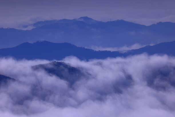 黎明时分的云海风光图片下载