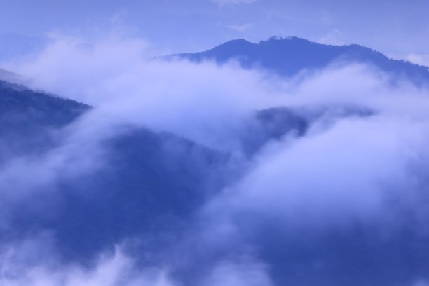 黎明时分的云海风光图片下载