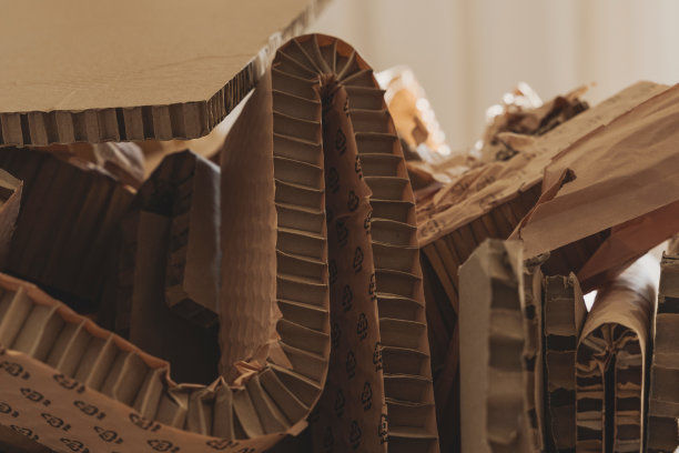 纸板废料的特写镜头。废纸回收和废物分类的概念图片下载