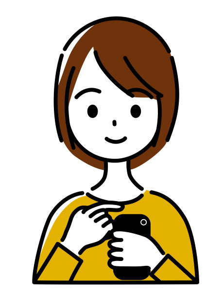 一位微笑着操作智能手机的女士图片下载