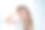 那孩子起疹子搔头。一个女孩因为水痘而发痒。图片下载