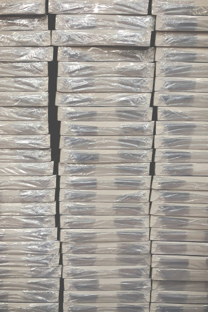 书架上有许多书作为背景。图片下载