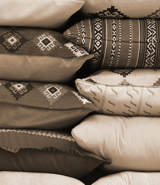 阿拉伯枕头纹理与装饰图案。深褐色的风格图片下载