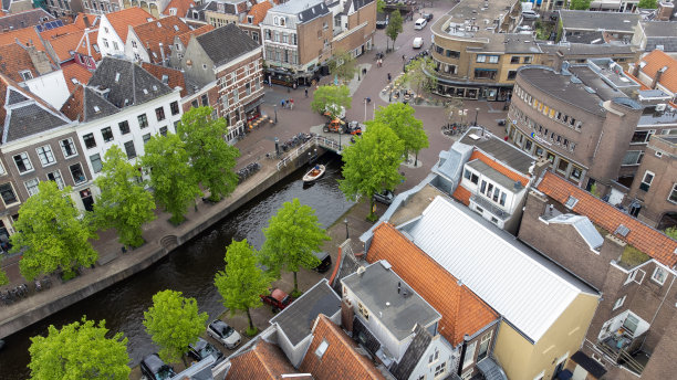 莱顿的运河房屋用无人机拍摄图片下载