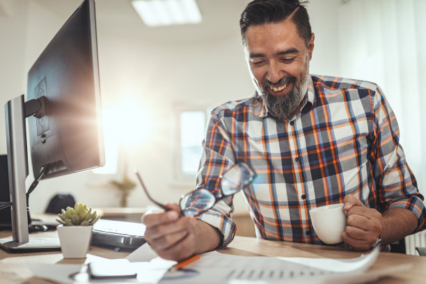 早上在办公室喝咖啡图片下载