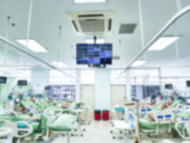 医院危重病床上的病人图像模糊图片下载