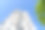 现代公寓大楼在一个阳光明媚的日子。蓝天映衬下的绿树和住宅楼图片下载