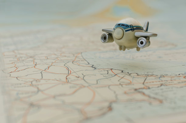 小玩具飞机过地图，飞行模仿图片下载