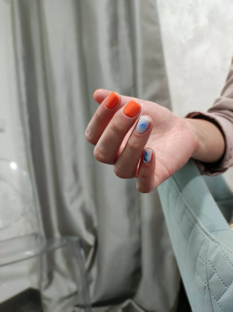 不同设计的美甲图片下载