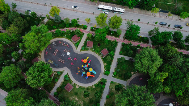 Konya Evliya Çelebi公园和Konya城市的无人机场景图片下载