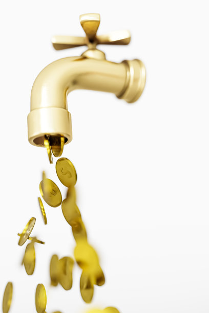 金色水龙头孤立在白色的背景图片下载