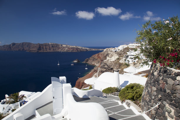 楼梯到酒店与内庭院，伊莫罗维里，伊亚，圣托里尼，基克拉泽斯，希腊，欧洲图片下载