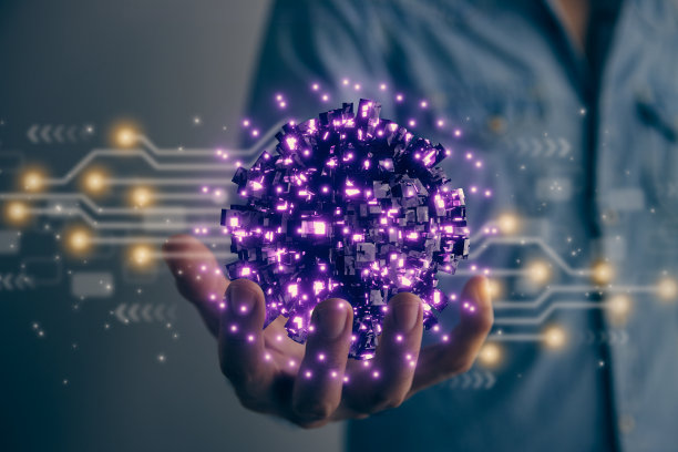 Man Hold紫色或紫色科幻地球球或球体AI大脑和电路线路在Vintage Tone图片下载