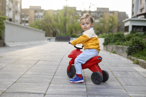 骑摩托车的人图片下载