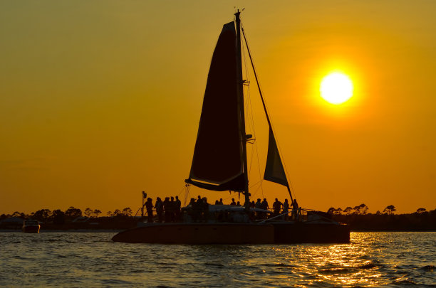 日落时的帆船图片下载