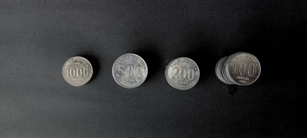 堆硬币图片下载