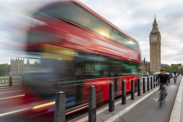 伦敦的双层巴士图片下载