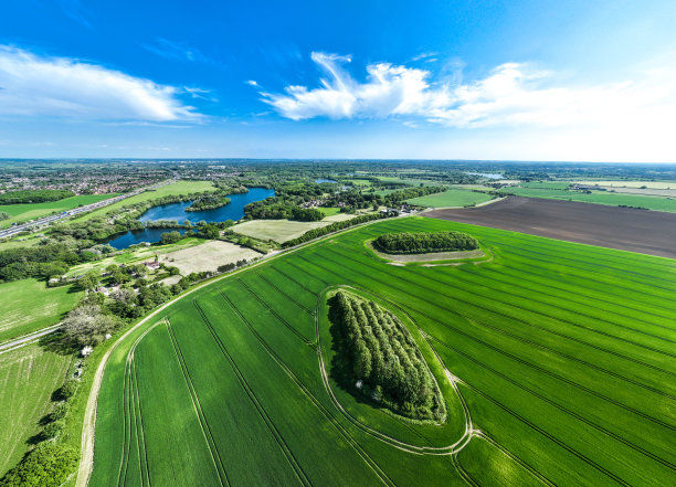 正上方是英格兰田野的景色图片下载