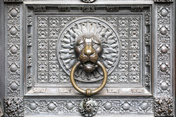 狮子门环的特写图片下载