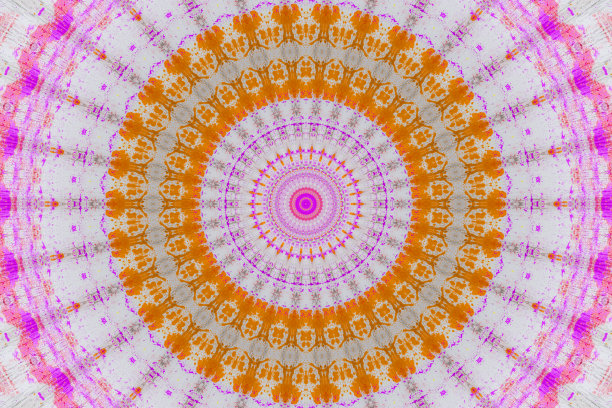 在木制表面上，几何旋转的背景与多色嬉皮士风格的油漆。图片下载