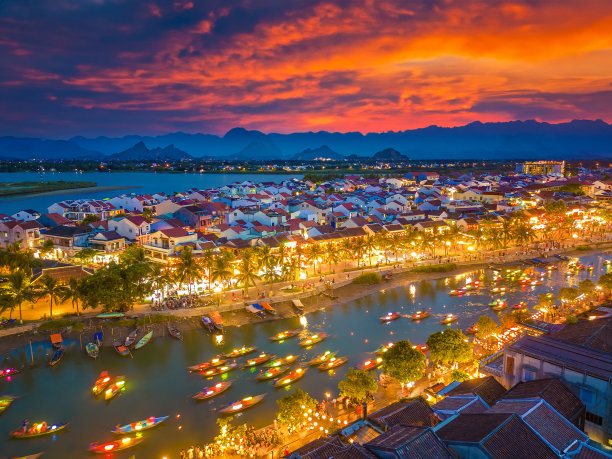 会安古镇是一个非常著名的旅游目的地。图片下载