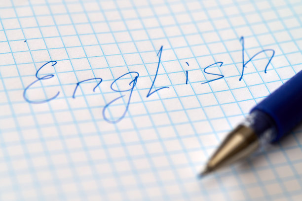 英文单词手写在纸上，特写。英语语言学习理念图片下载