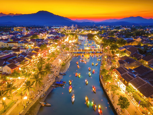 会安古镇是一个非常著名的旅游目的地。图片下载