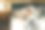 一个穿着睡衣的女人幸福地躺在床上睡觉的生活方式肖像。图片下载