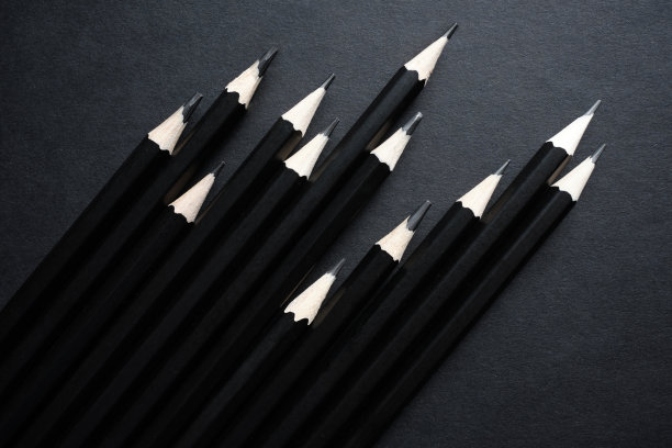 很多黑色的蜡笔图片下载