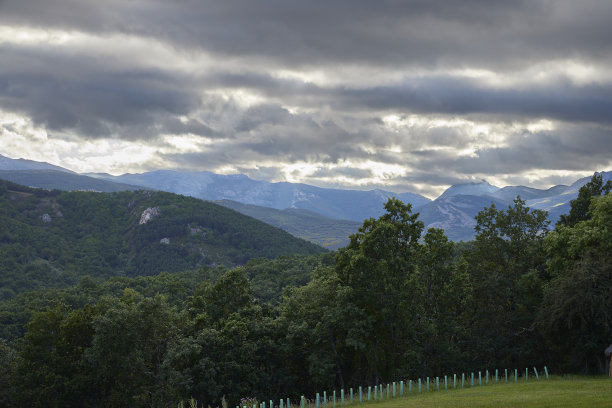 欧罗巴丘陵的风景。图片下载