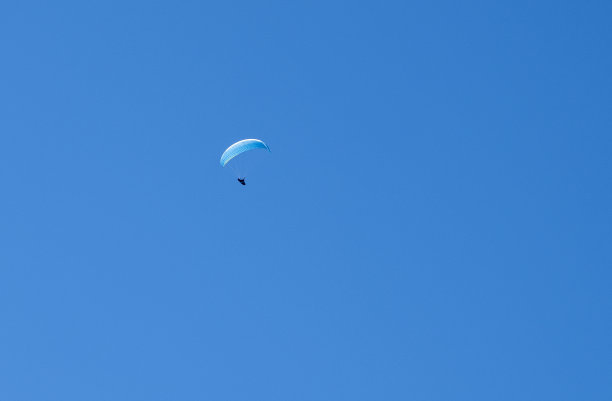 悬挂式滑翔机在阿德耶特内里费加那利岛图片下载