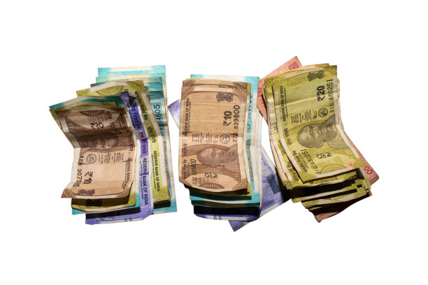 多种面额的印度卢比的照片。接近印度货币。新的印度纸币。10、20、50、100卢比纸币。现金支付图片下载