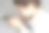 一个学龄前男孩使用智能手机，在手机上玩游戏。屏幕时间，家长控制图片下载
