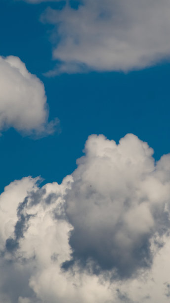 温暖的积云图片下载