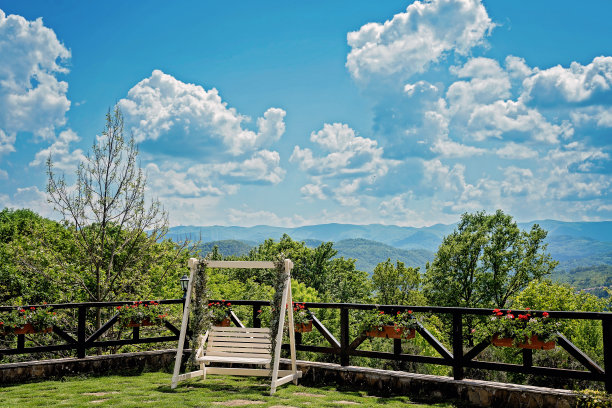 户外装饰的白色长凳图片下载