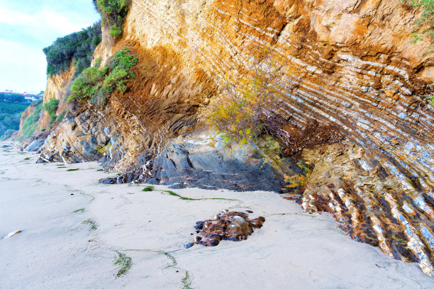 马里布的岩石海岸线特写图片下载