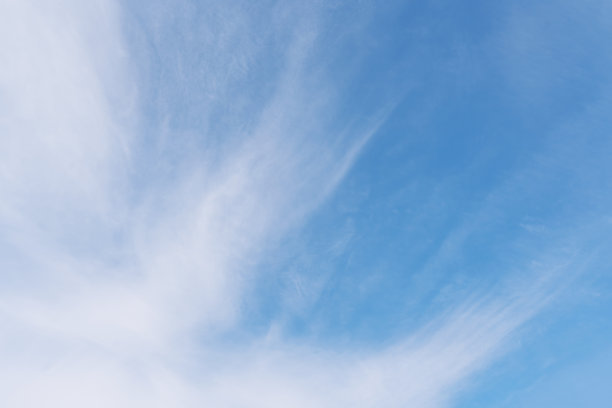 夏日蓝天白云梯度图片下载