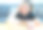 幸福的亚洲女人正在考虑存钱买新房子。图片下载