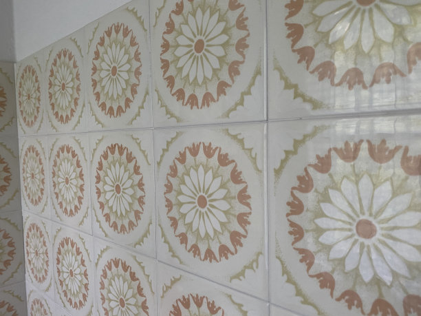 旧瓷砖上漂亮的圆形图案图片下载