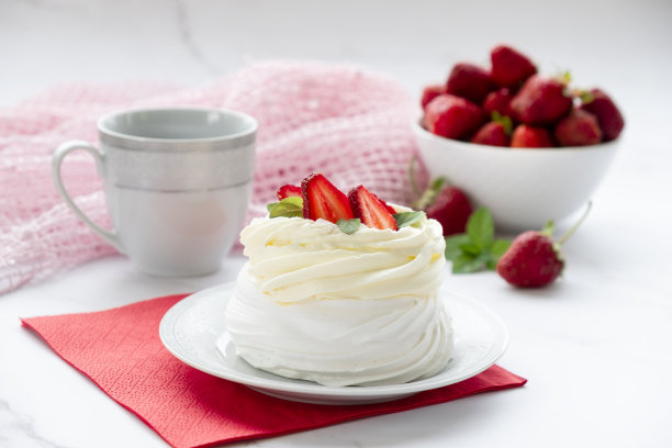 奶油蛋白甜饼甜点图片下载