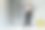 在公寓装修期间负责整体真空清洁的男员工图片下载