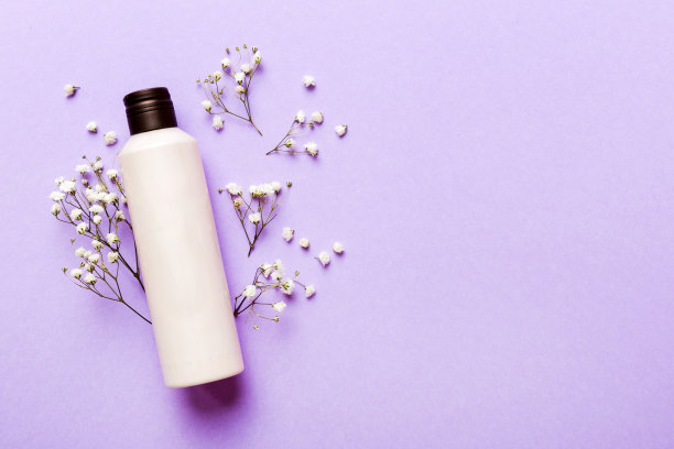 花式保健瓶的奶油与吉普赛分支。天然有机spa化妆品概念。模型，模板，俯视图图片下载