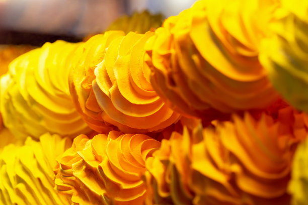 新鲜可口的橙子蛋白酥图片下载