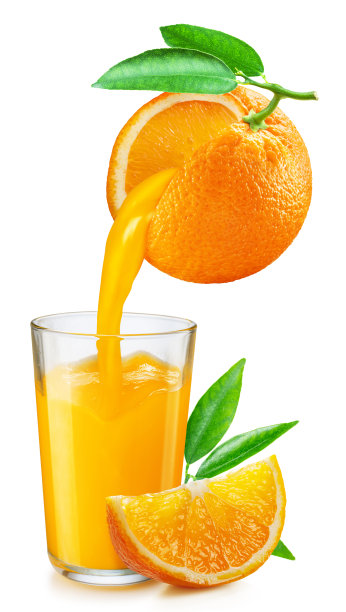 一杯橙汁和从成熟的橙汁中倒出来的橙汁被隔离在白色的背景上。概念上的照片。图片下载