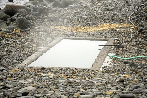 日本北海道知子半岛Aidomari渔港附近的露天浴池或室外浴池图片下载